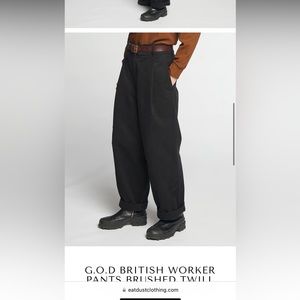 Olive green!! Girls in dust cargo pants like new size xs